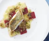 Zanderfilet auf Kartoffeln und Roter Bete