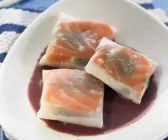 Lachs in Reispapierhülle