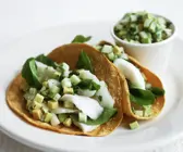 Tacos mit Avocado und mariniertem Steinbutt nach chilenischer Art