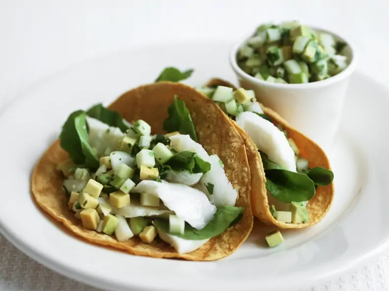 Tacos mit Avocado und mariniertem Steinbutt nach chilenischer Art