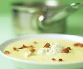 Selleriecremesuppe mit Blauschimmelkäse