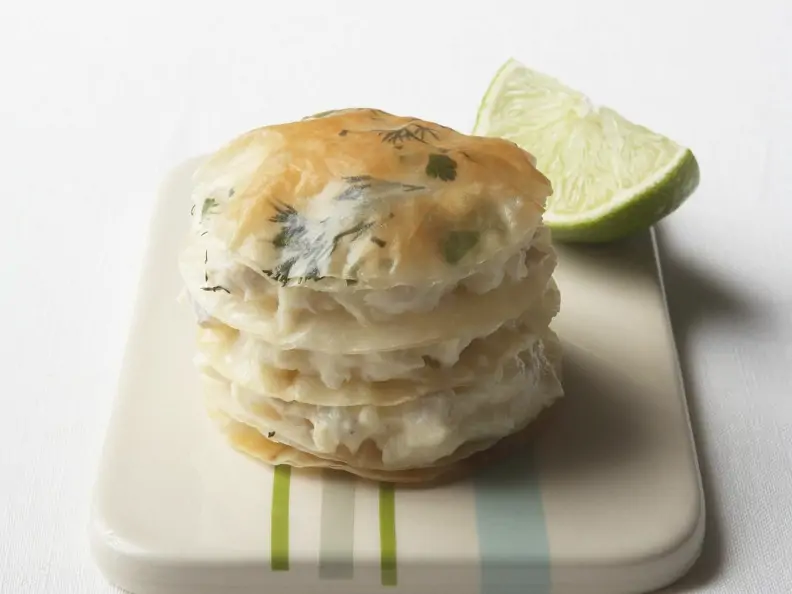 Schellfisch-Blätterteigpastete mit Limettenmayonnaise und Kräutern