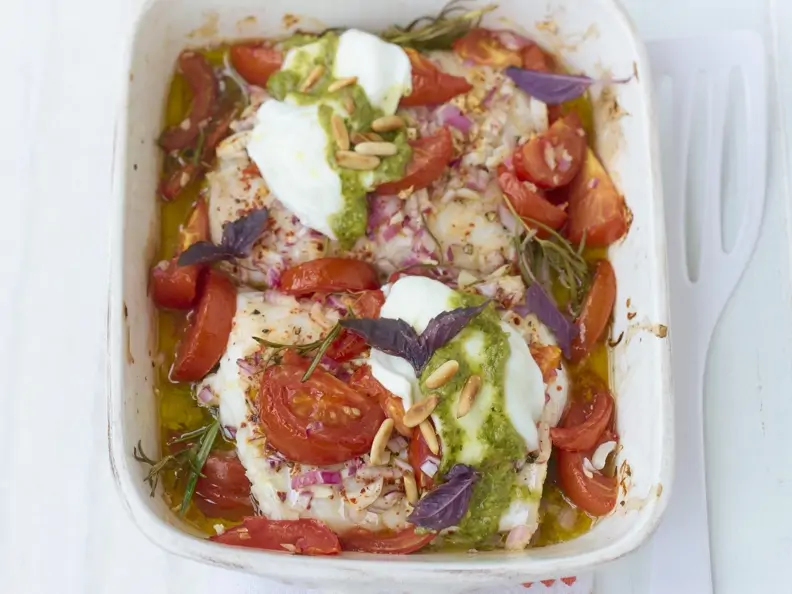 Gebackenes Seelachsfilet mit Tomaten