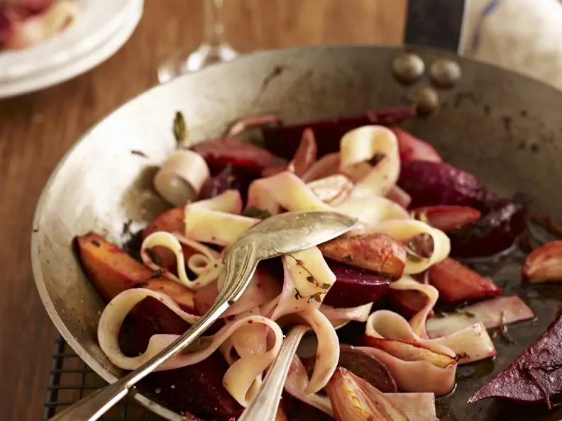 Pasta mit geschmortem Gemüse