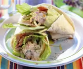 Wraps mit gebackenem Hähnchen gefüllt