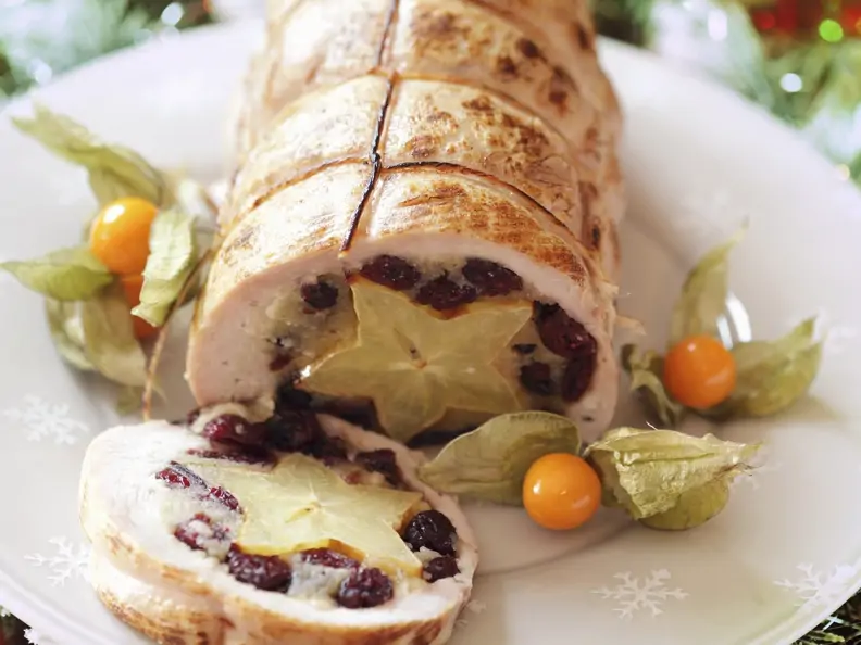 Weihnachtlicher Putenrollbraten mit Karambole