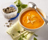 Apfel-Paprika-Suppe mit gerösteten Kernen