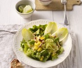 Ananas-Endivien-Salat mit Nüssen