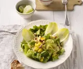 Ananas-Endivien-Salat mit Nüssen