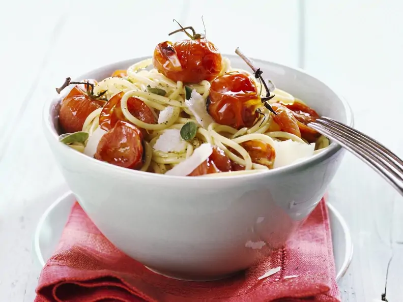 Pasta mit geschmorten Cherrytomaten