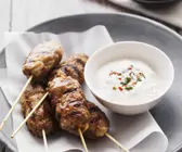 Hackfleischspieße vom Lamm mit Joghurtdip