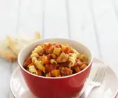 Pasta mit Tomaten-Wurst-Soße