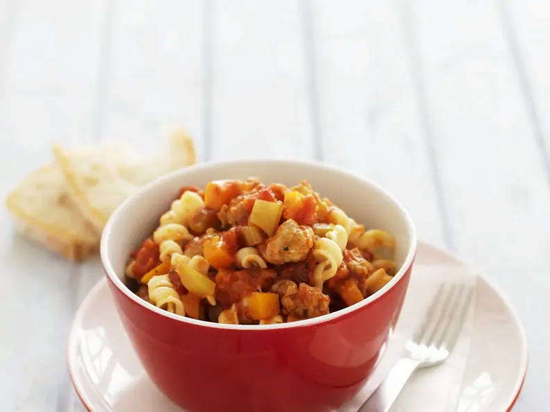Pasta mit Tomaten-Wurst-Soße