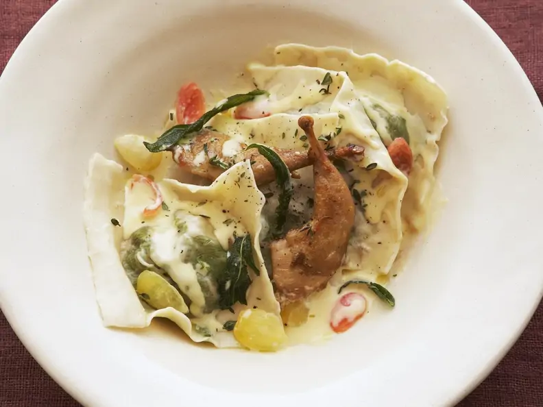Gefüllte Nudeln mit Wachtel und Sherry-Sahne-Sauce