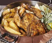 Knuspriges Hähnchen mit Kartoffeln nach griechischer Art