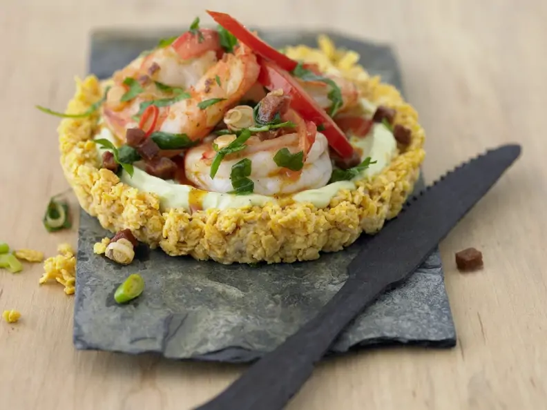 Avocadotörtchen mit Garnelen und Chorizo