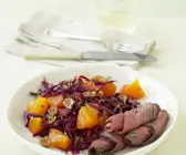 Roastbeef mit Kaki-Rotkohl-Salat