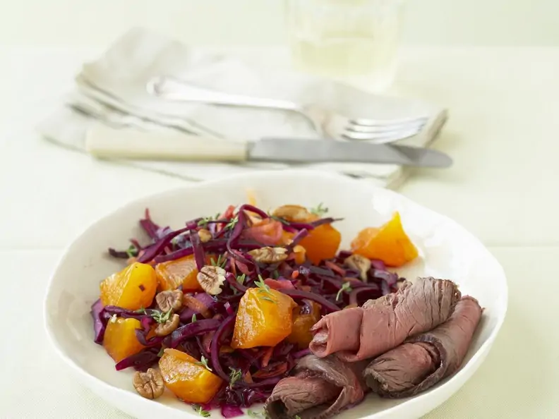 Roastbeef mit Kaki-Rotkohl-Salat