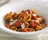Pasta mit Tomaten und Hackfleischklößchen