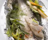 Gebackenes Bodenseefelchen mit Gemüsesalat