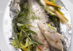 Gebackenes Bodenseefelchen mit Gemüsesalat