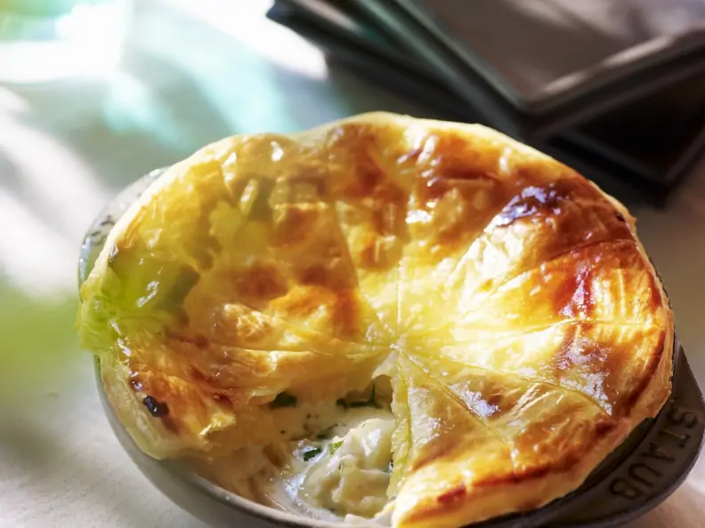 Blätterteigtarte mit Kartoffeln und Camembert