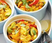 Geflügelcurry mit Paprika und Zucchini