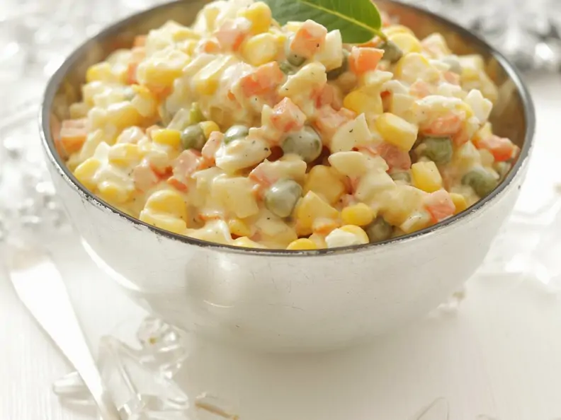Gemüsesalat mit Mayonnaise