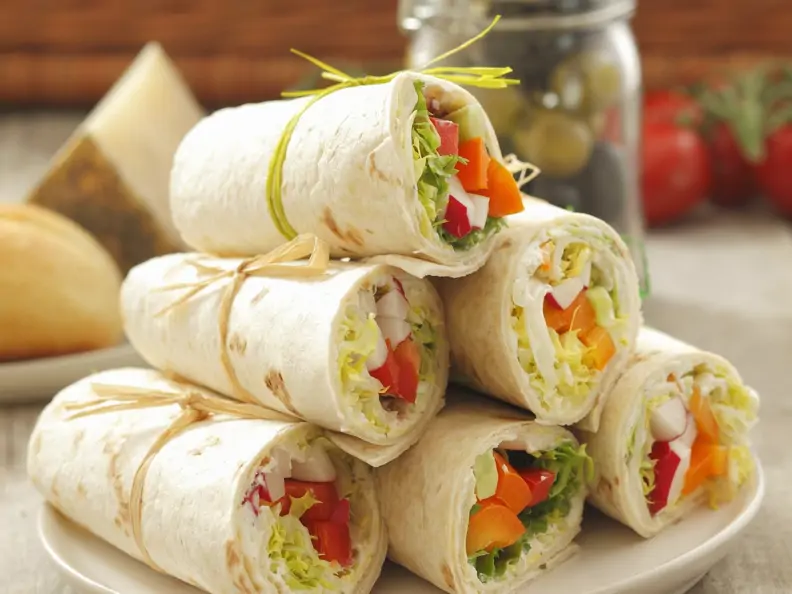Wraps mit Paprika-Radieschen-Füllung