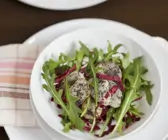 Salat mit Topinambur, Rauke und Radicchio