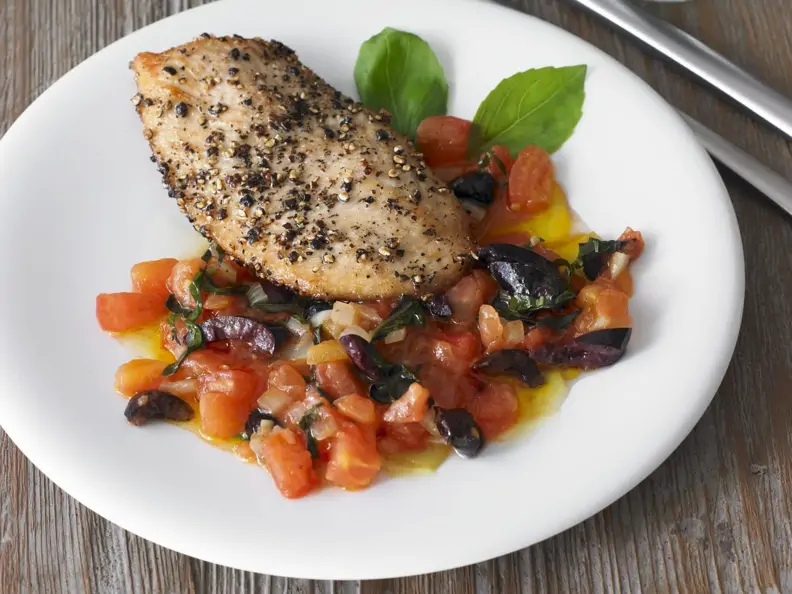Putenbrustfilet mit Oliven-Tomaten-Salsa