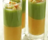 Brokkoli- und Kürbissuppe mit Meeresfrüchten