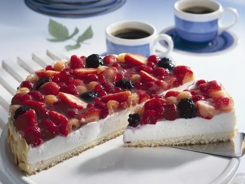 Beeren-Quark-Torte