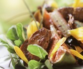 Gebratene Entenleber mit Feigen, Feldsalat und Rhabarber