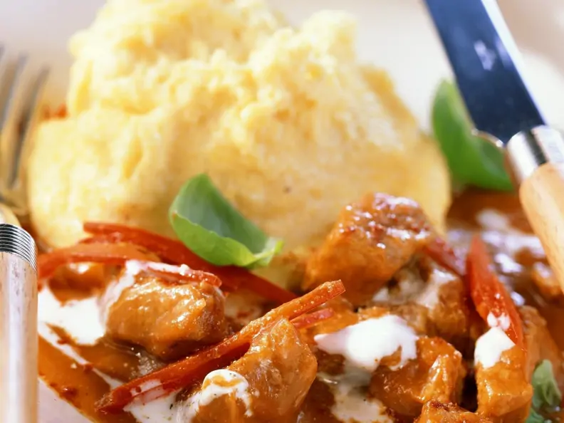 Kalbsgulasch mit Polenta