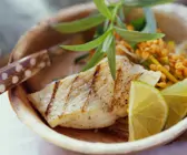 Rotes-Linsen-Gemüse mit gegrilltem Catfish