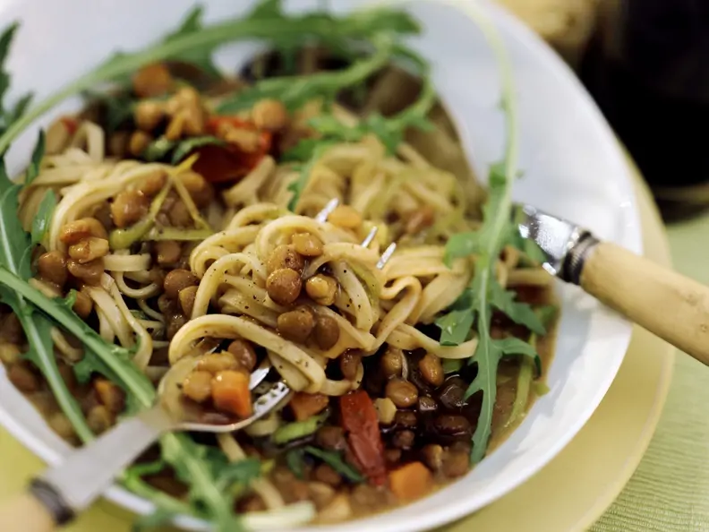 Pasta mit Balsamlinsen und Rucola