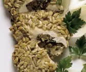 Hähnchenbrust mit Pilzen gefüllt und paniert