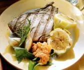 Steak vom Thunfisch mit pikantem Dip