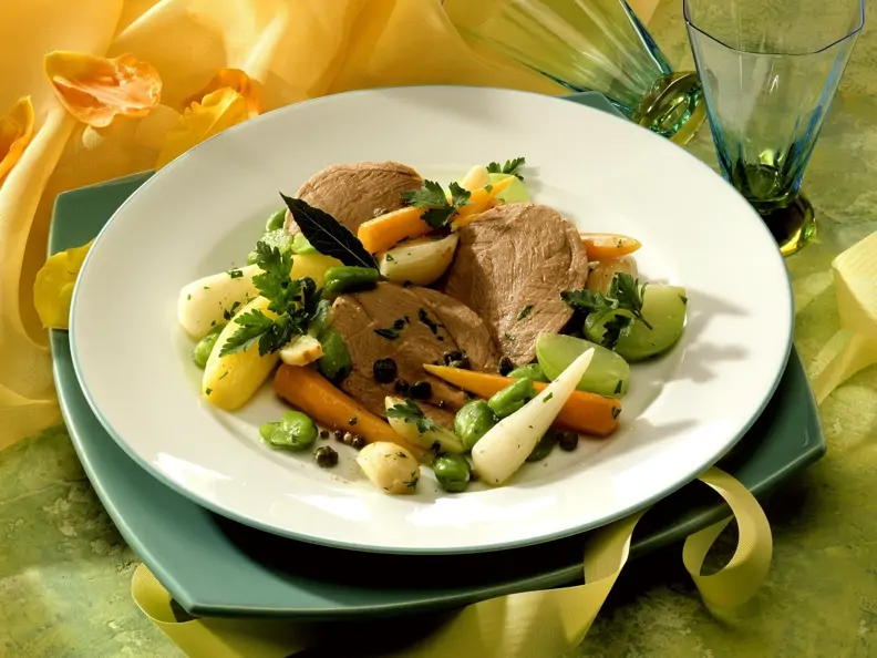 Rinderbrust mit frühlingshaftem Gemüse