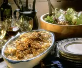 Käsespätzle mit Röstzwiebeln und Salat