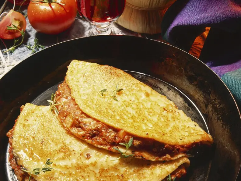 Pfannkuchen mit Hackfleischfüllung