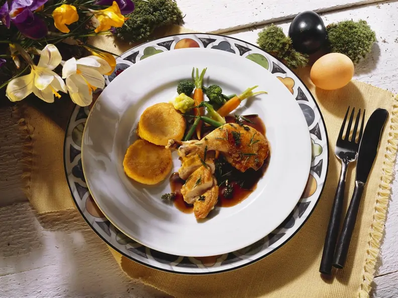 Junges Hühnchen mit Grießplätzchen