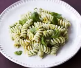 Fusilli mit Ricotta-Basilikum-Pesto