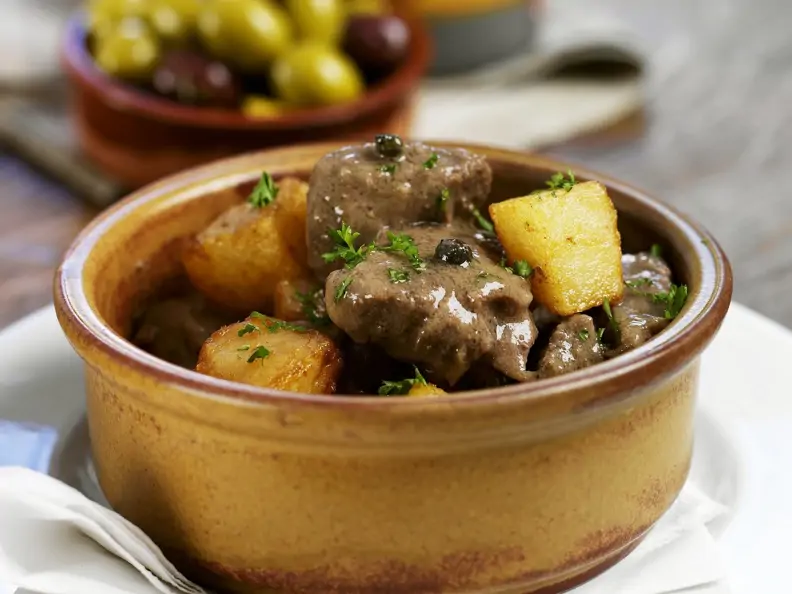 Spanisches Lammragout mit Kartoffeln