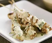 Hähnchenspiesse mit Kokos-Ingwer-Sauce
