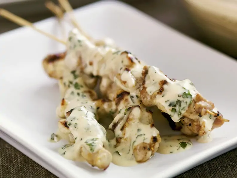Hähnchenspiesse mit Kokos-Ingwer-Sauce