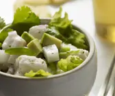 Roher Fischsalat mit Avocado