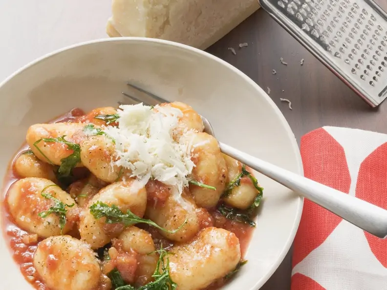 Gnocchi mit Tomatensauce und Parmesan