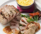 Gespickter Braten mit Tomaten und Schinken dazu Risotto alla Milanese